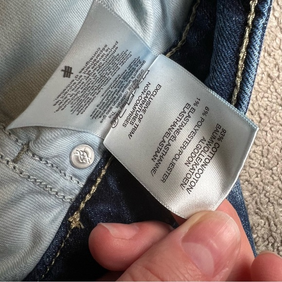 Silver Jeans Boyfriend Shorts Womens 32W/4.5L Distressed Blue Denim Mid Rise Zip - Picture 10 of 12